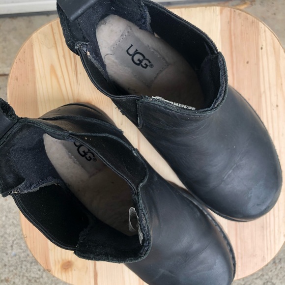 Boys CallumUGG boots EUC - Picture 3 of 4